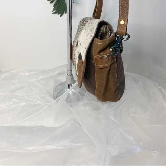 Myra Staggering Across Body Bag Chevron Canvas Bag! - Picture 5 of 7